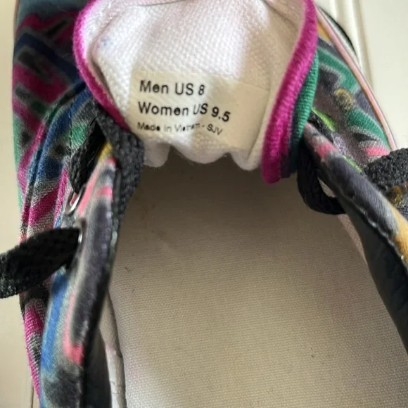 Vans custom graphics with frog, peace sign and graffiti - Picture 8 of 9